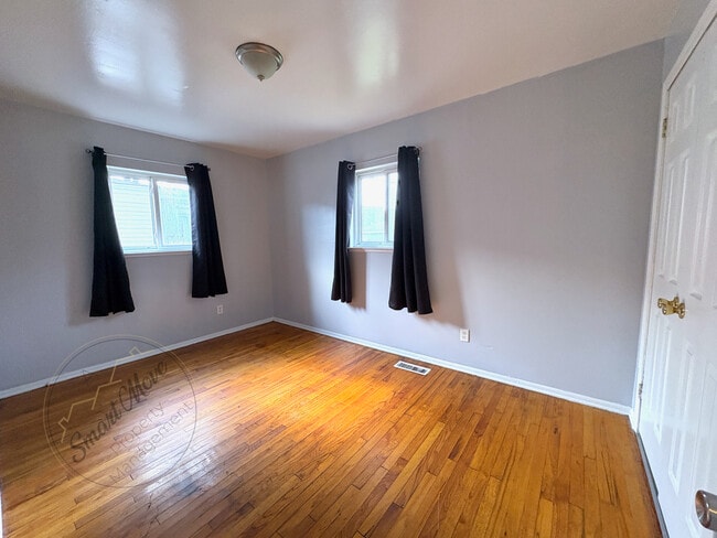 Building Photo - 13343 Charlotte Ave