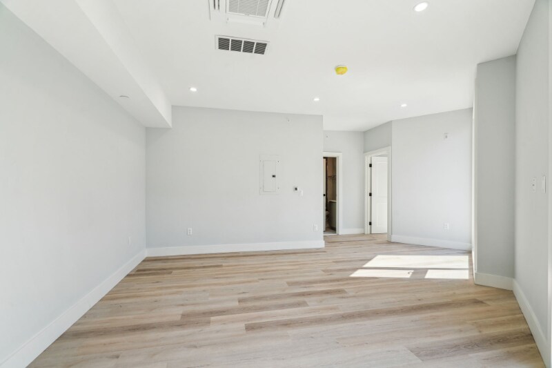 Building Photo - 3748 Lancaster Ave