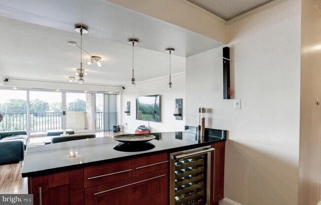 Building Photo - 1300 Army Navy Dr