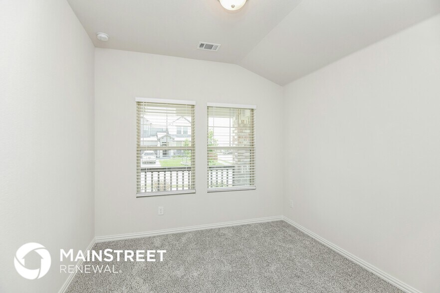 Building Photo - 2520 Shakopee St