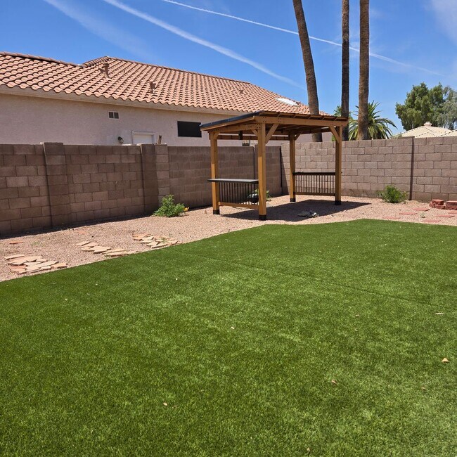 Building Photo - 2 Bedroom 2 Bath in Coyote Lakes