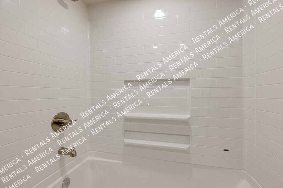 Building Photo - 819 W Ross Ave