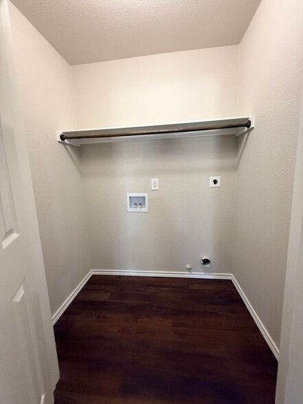 Building Photo - 4026 Dixon Cir