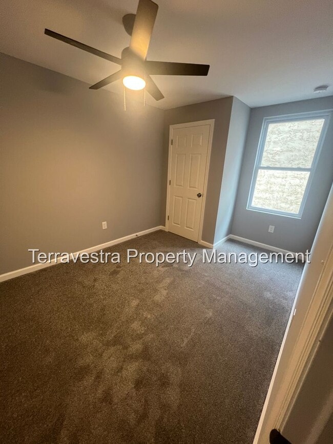 Building Photo - 440-442 S Barber Ave