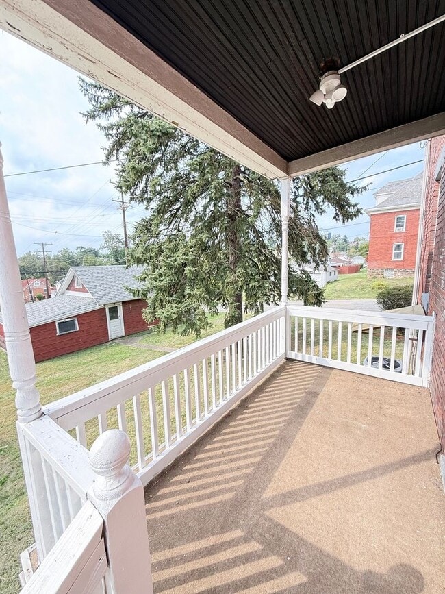 Building Photo - Updated 3 Bedroom 1 Bathroom in North Vers...