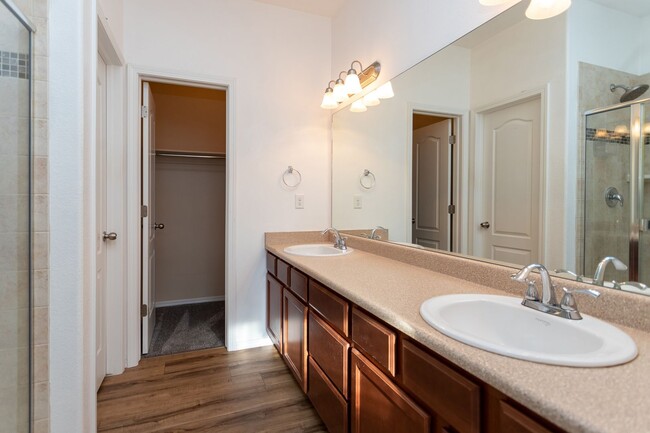 Building Photo - Modern 2-Bed, 2.5-Bath Townhouse in Desirable Norwood Neighborhood!
