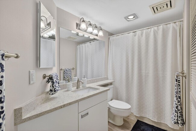 Building Photo - 9650 S Ocean Dr