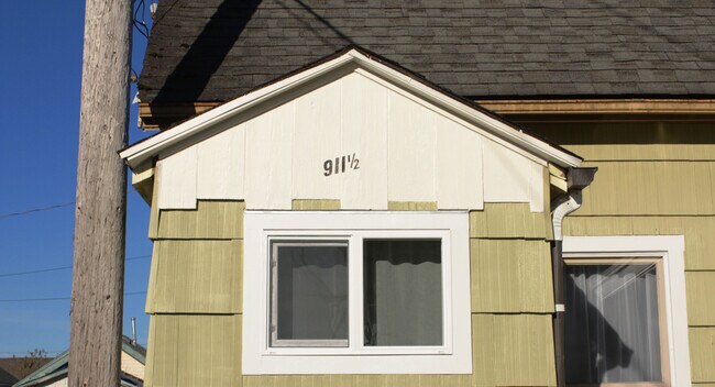 Building Photo - 911 Soule Ave
