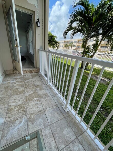 Building Photo - 1460 NE 169th St