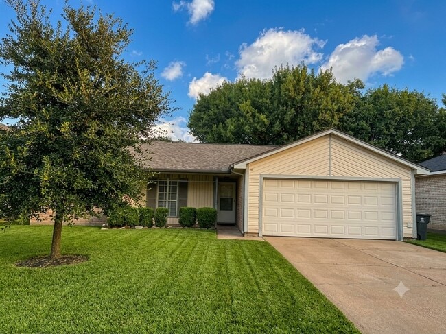 Building Photo - 18066 Forest Cedars Dr