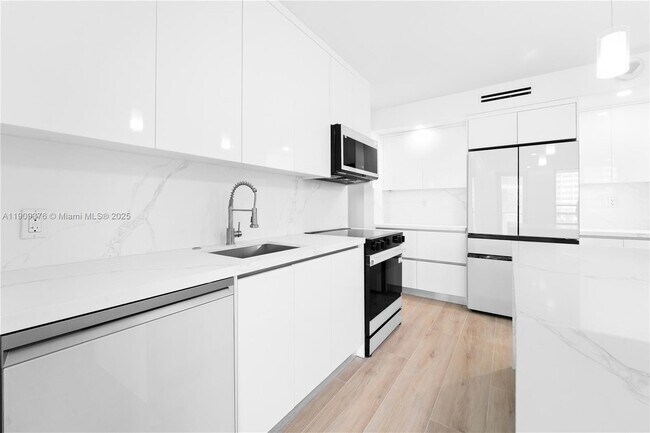 Building Photo - $3,200MONTHLY;10185 COLLINS AVE # 722 BAL HARBOUR, FL 33154