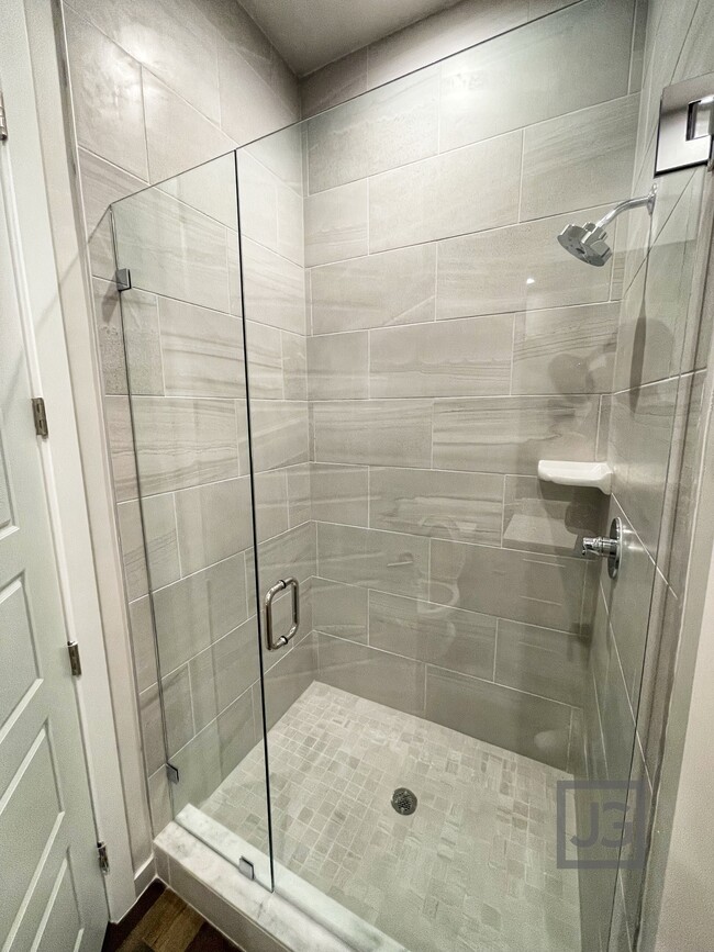 Walking Shower - 2802 NW 95th Ave