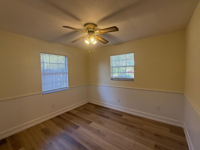 Building Photo - 2031 Charter Oaks Dr