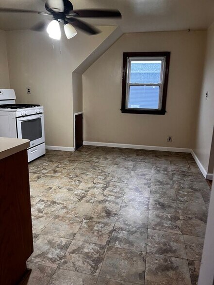 Building Photo - 351 Capitol St