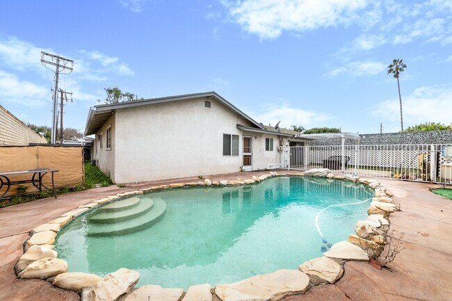 Building Photo - Charming Single-Story 3-Bed Home with Pool in Camarillo