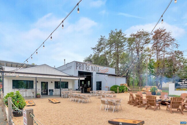 Building Photo - 2018 Larkin Ave