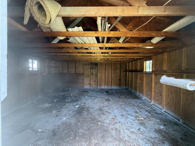 Building Photo - 915 N Hoover Rd