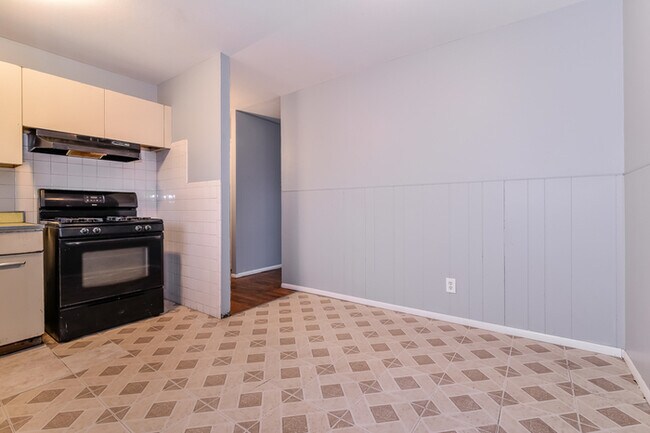 Building Photo - 1217 Baron Ave