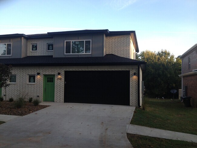 Building Photo - Wildwood 2