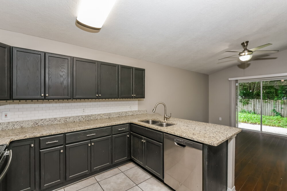 Building Photo - 13611 Glasser Ave