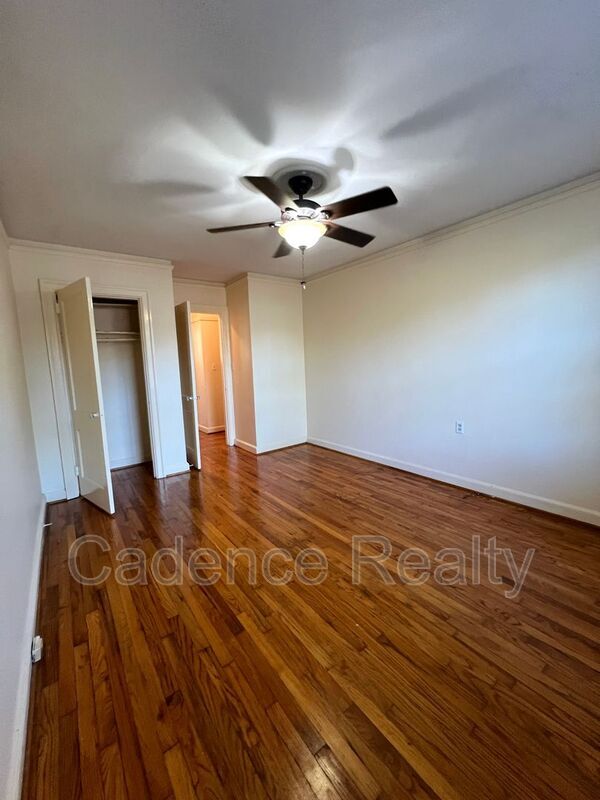 Building Photo - 2940 Oleander Dr