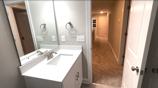 Building Photo - Room in House on Hanover Ct