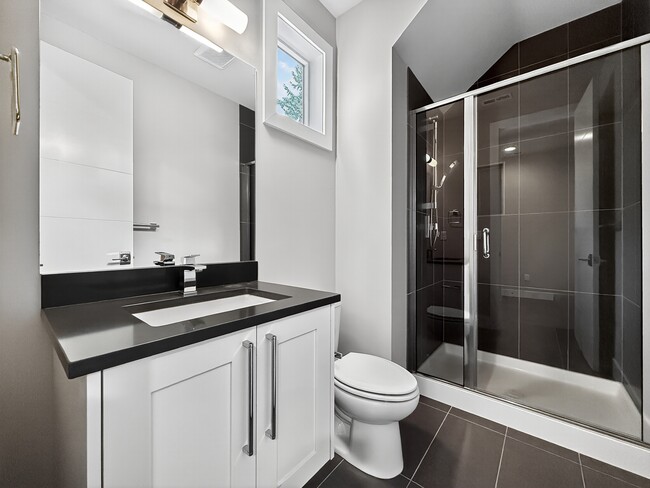 Building Photo - 2821 Garden Ave N