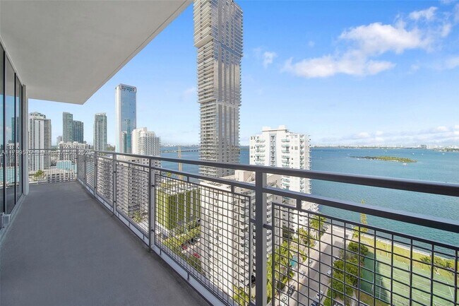 Building Photo - 2150 N Bayshore Dr
