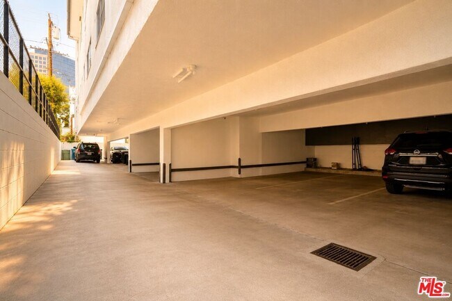 Building Photo - 220 S Gale Dr