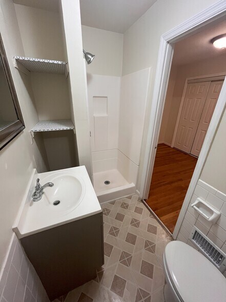 Masterer bath off sitting/area - 1405 Southland Vista Ct NE