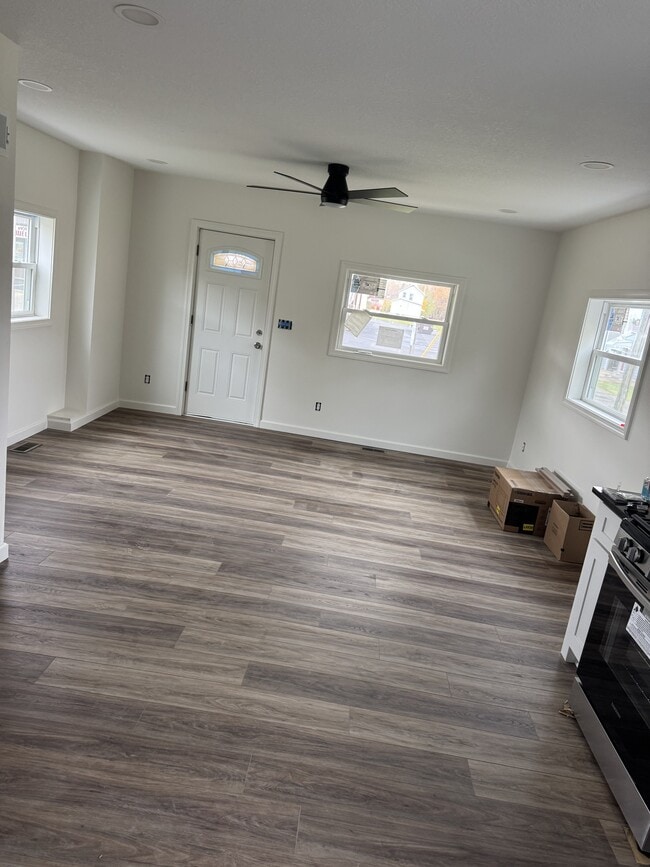 Building Photo - 14 Evans St