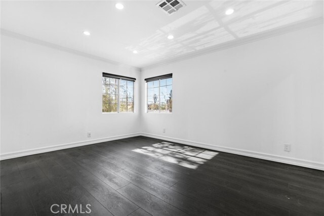 Building Photo - 11001 Collett Ave