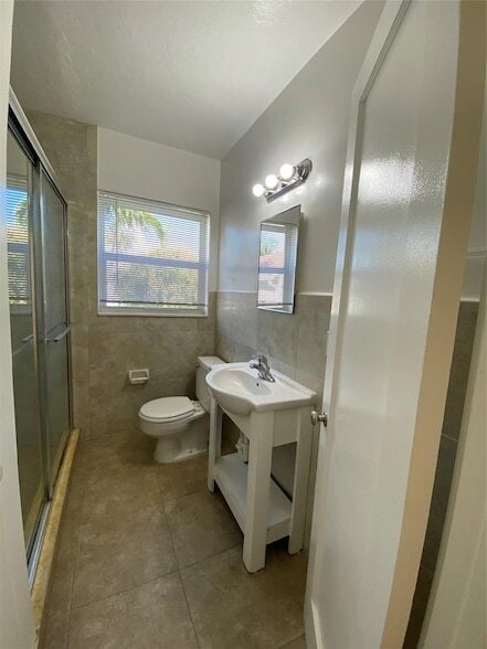 Building Photo - 1655 Hayes St