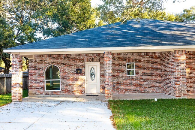 Building Photo - 507 E Foley St
