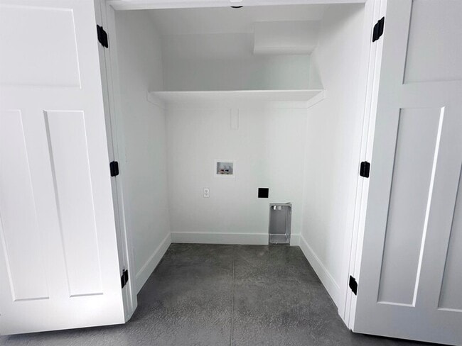 Building Photo - 1720 E Main St