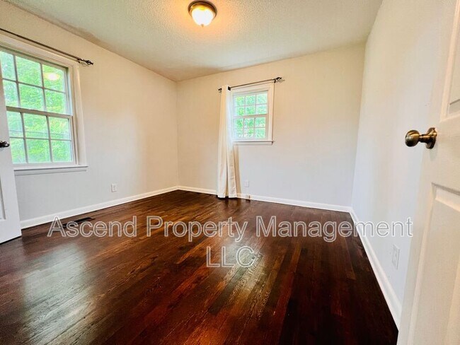 Building Photo - 4610 Leslie Ln