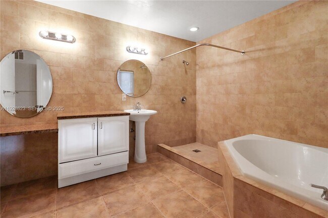 Building Photo - 15755 SW 92nd Ave