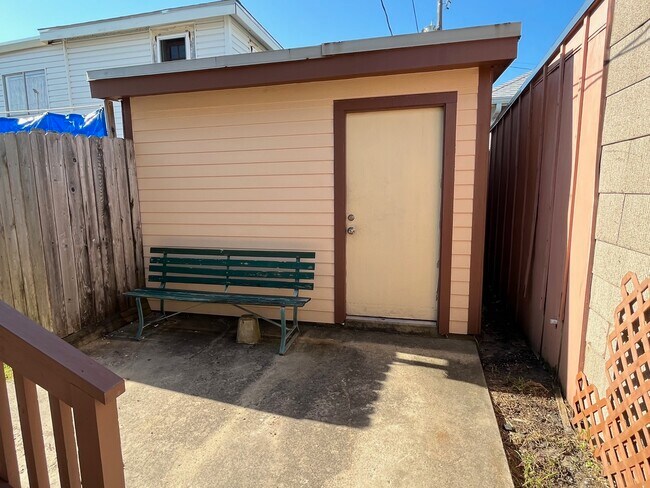 Building Photo - 1523 Avenue O