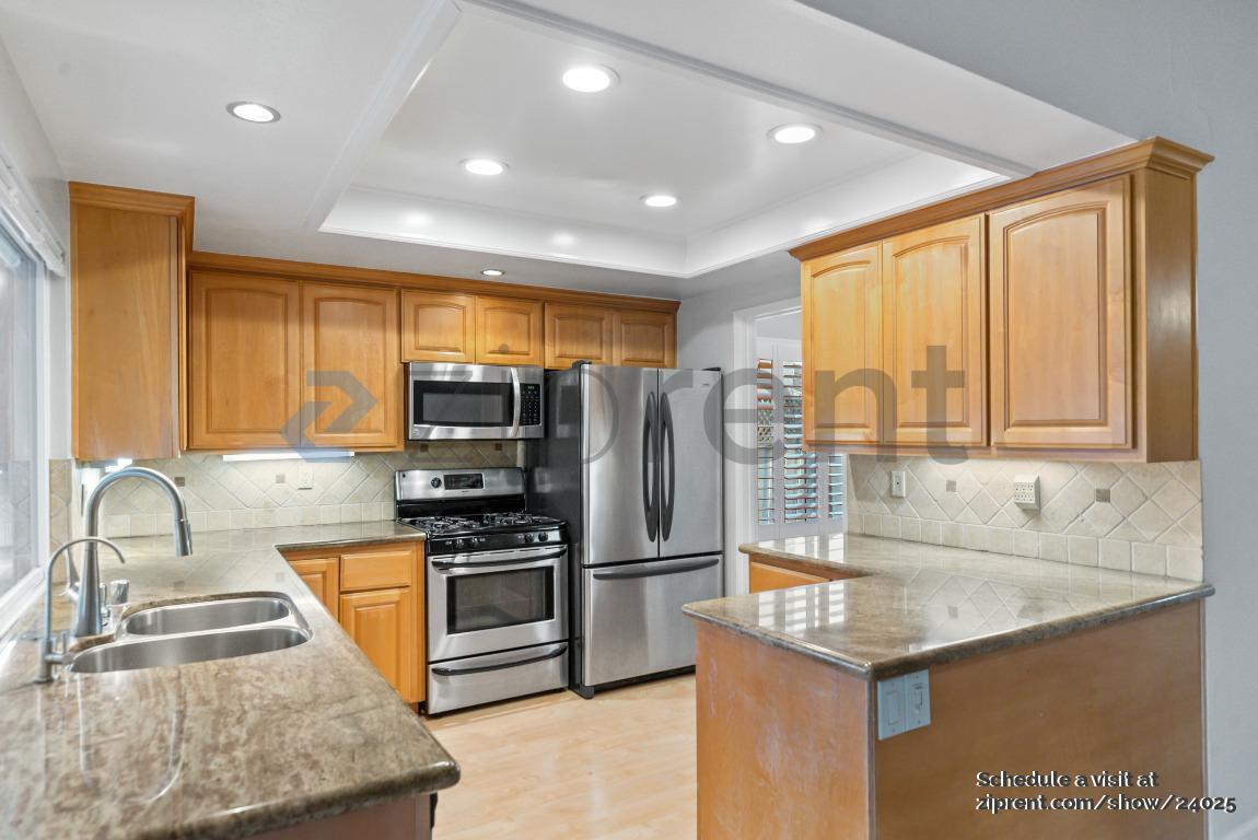 Building Photo - 5047 Pearl Ave