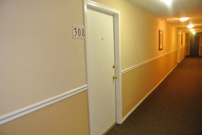 Building Photo - Online for roommate application only