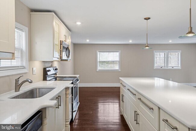 Building Photo - 2730 Old Cedar Grove Rd