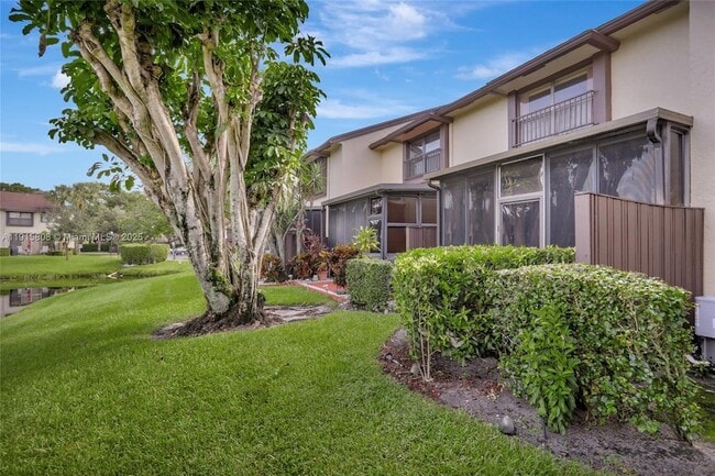 Building Photo - 4615 Carambola Cir S