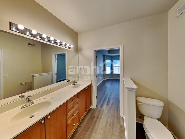 Building Photo - 935 Legacy Park Rd