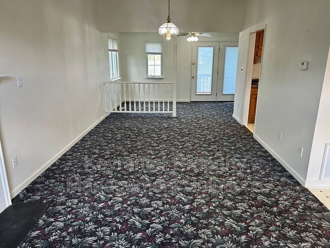 Building Photo - 2055 Hampton Dr