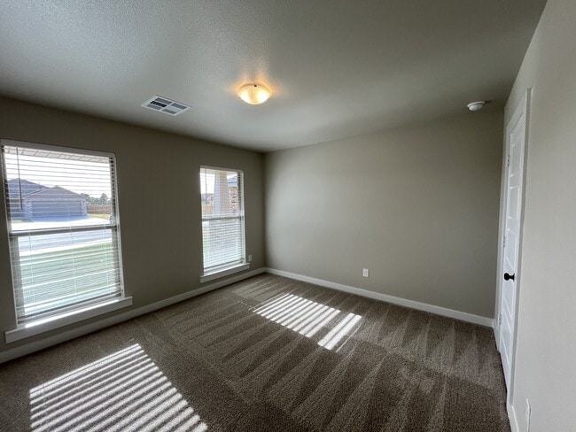 Building Photo - 1302 Ross Ave