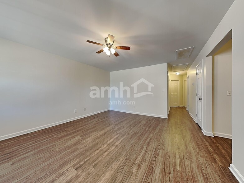 Building Photo - 3700 Cashew Dr