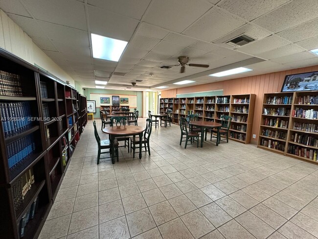 Building Photo - 16919 N Bay Rd