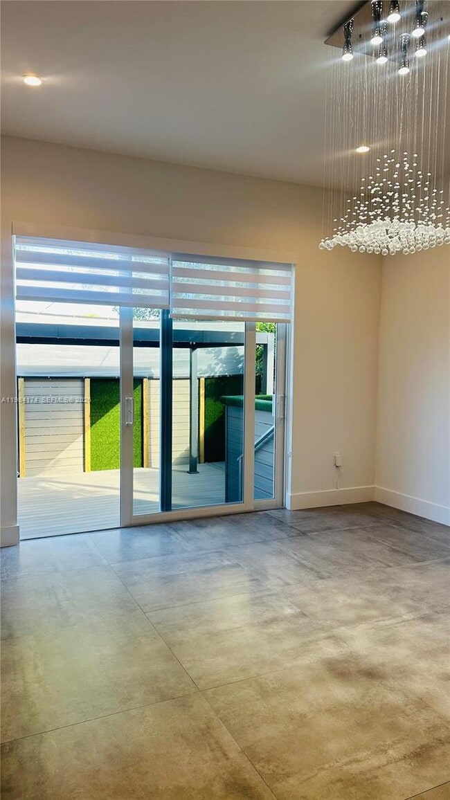 Building Photo - 3653 SW 25th St