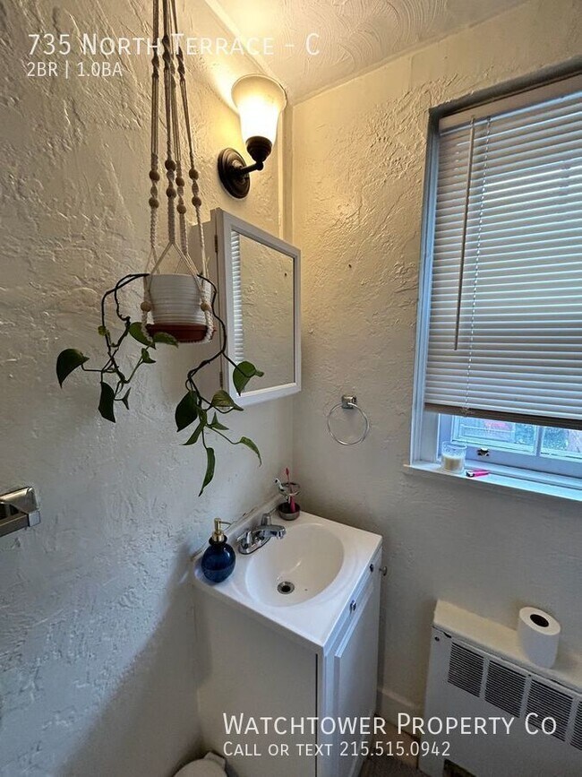 Building Photo - 735 North Terrace