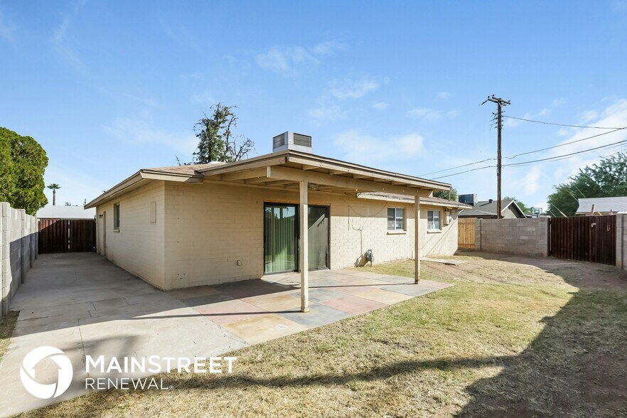 Building Photo - 2932 N 46th Ave